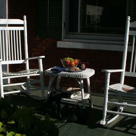 Grape Arbor Bed And Breakfast North East Exterior photo