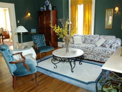 Grape Arbor Bed And Breakfast North East Room photo