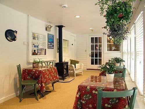 Grape Arbor Bed And Breakfast North East Exterior photo