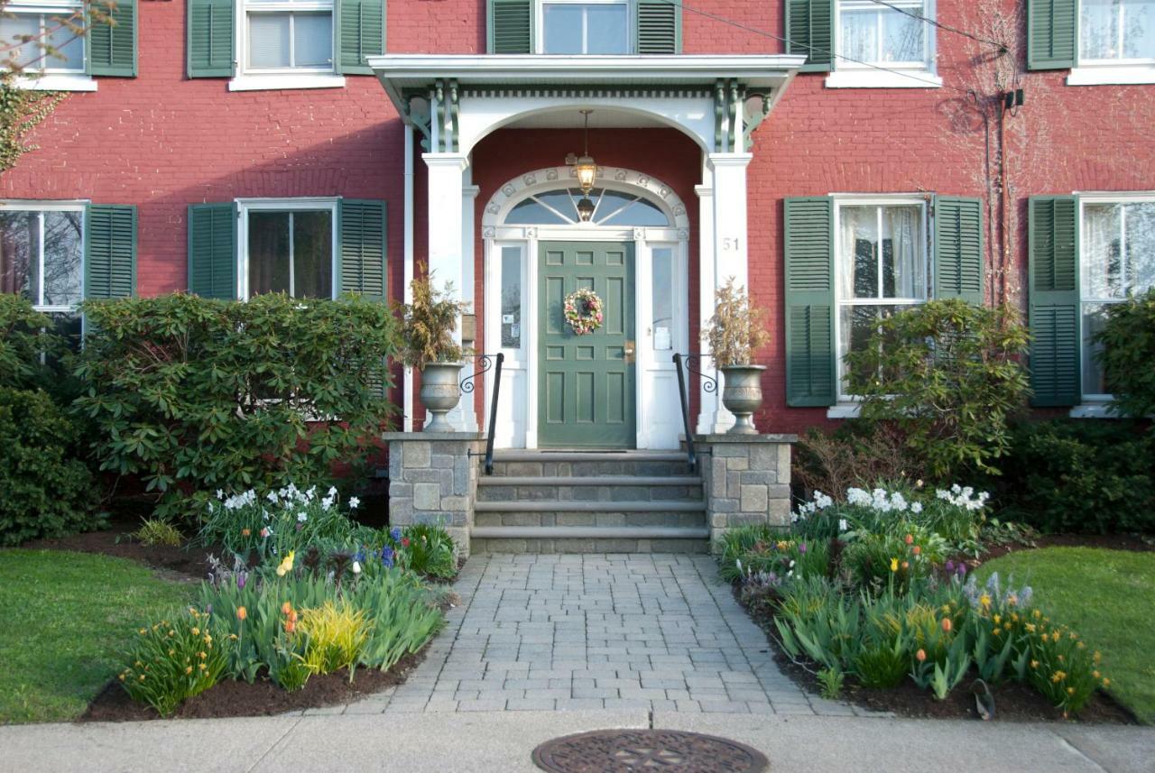 Grape Arbor Bed And Breakfast North East Exterior photo